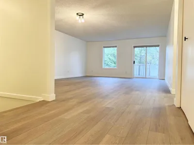 8118 27 AV NW photo 15