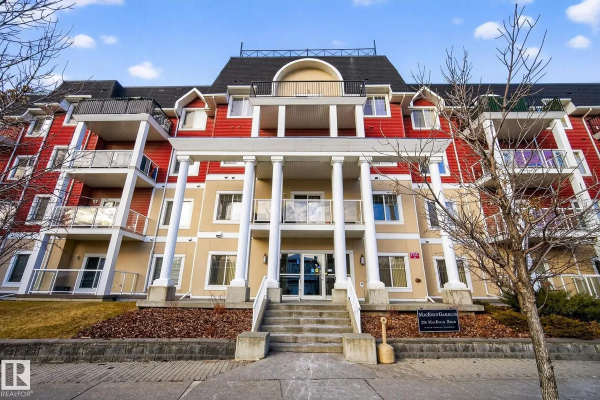 #225 226 MACEWAN RD SW exterior