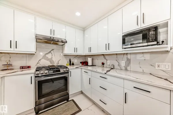 3843 47 ST NW photo 2