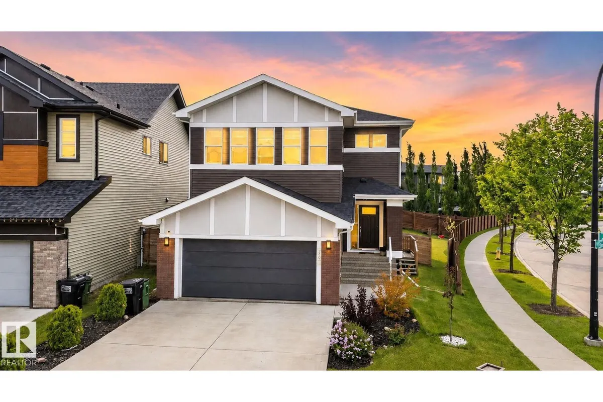 704 39 ST SW exterior