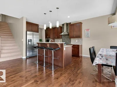 5315 20 AV SW SW photo 11