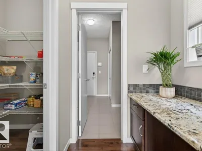 5315 20 AV SW SW photo 16