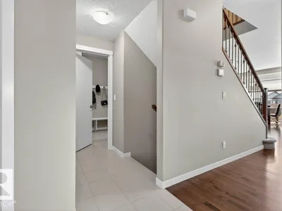 5315 20 AV SW SW photo 5