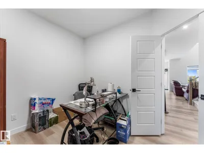 92 ELM ST photo 17