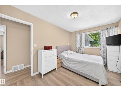 13317 47 ST NW photo 26