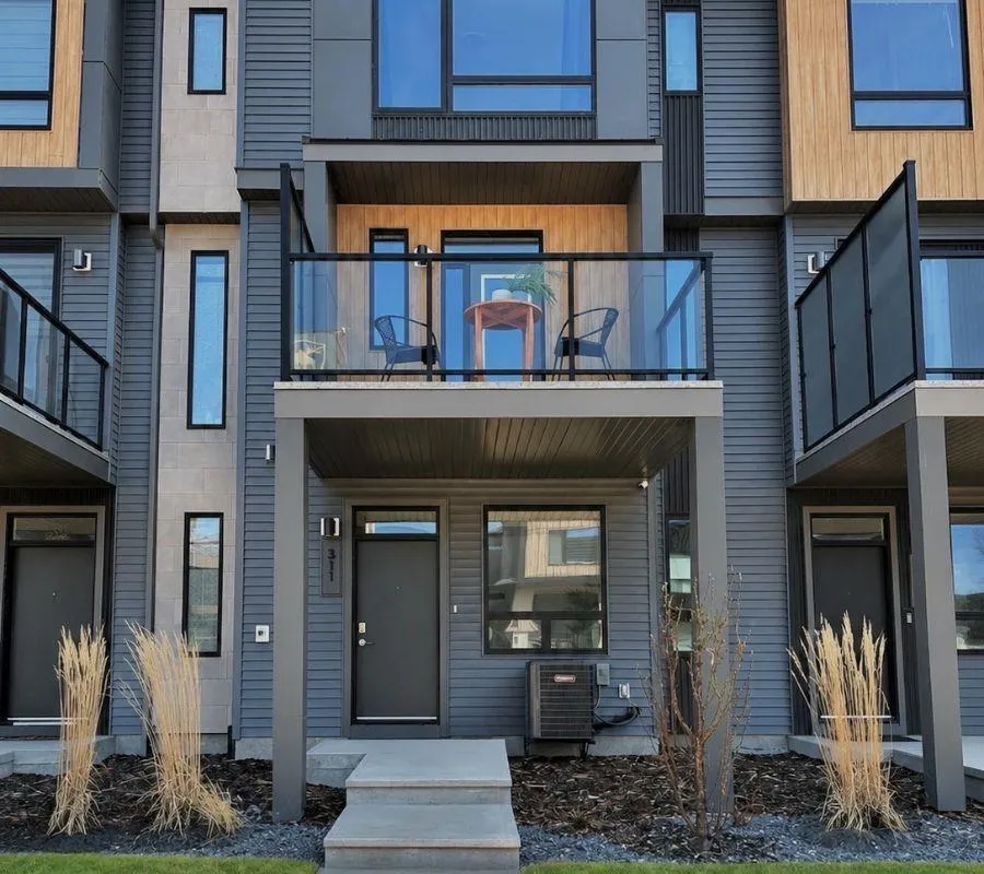 311 32 ST SW exterior