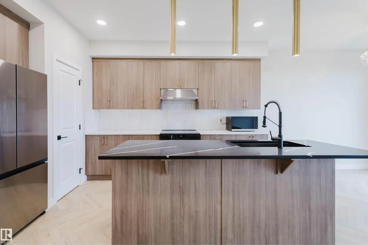 8298 Kiriak LO SW exterior
