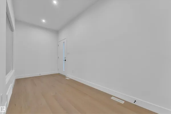 61 Renwyck PL photo 2