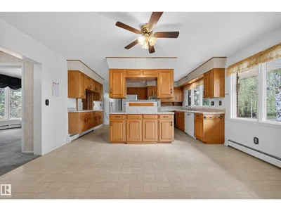 707 65 AV NW photo 6