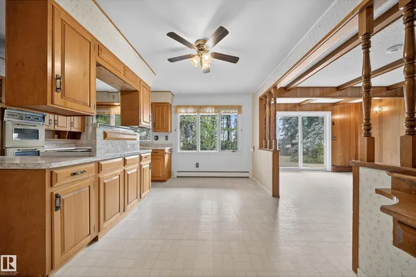 707 65 AV NW photo 3