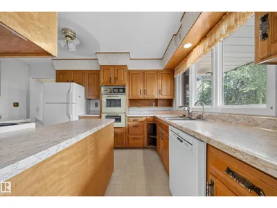 707 65 AV NW photo 10