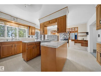 707 65 AV NW photo 4