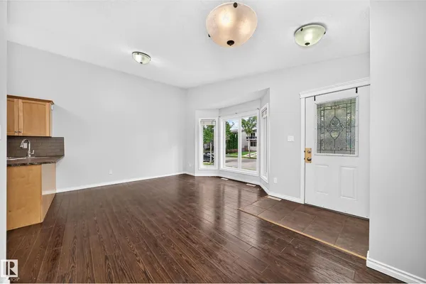 12124 122 ST NW photo 2
