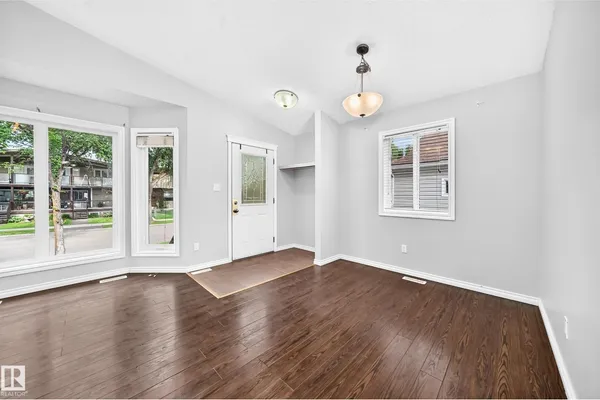 12124 122 ST NW photo 3