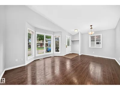 12124 122 ST NW photo 4