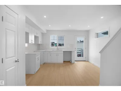 21034 24 AV NW photo 13