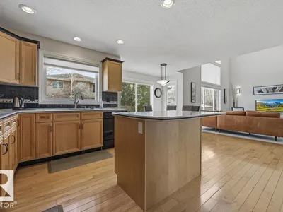 11551 14 AV NW photo 20