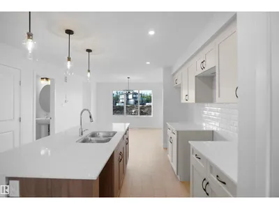 19486 21 AV NW photo 11