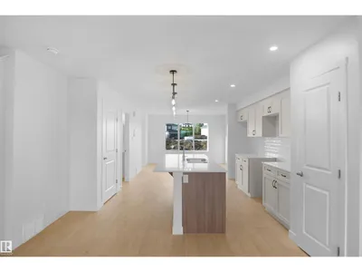 19486 21 AV NW photo 6