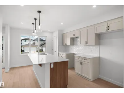 19488 21 AV NW photo 11