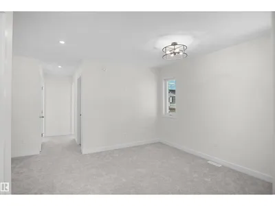 19492 21 AV NW photo 20