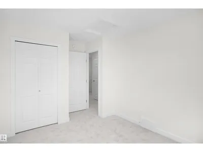 19492 21 AV NW photo 28
