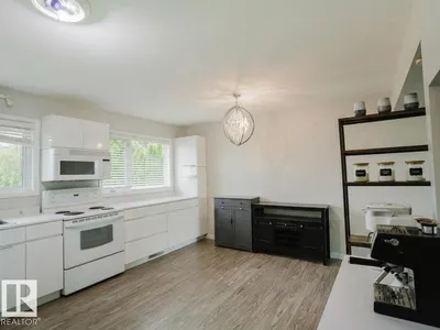 7515 130 AV NW photo 6