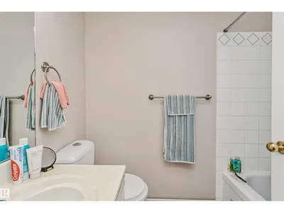 1612 80A ST NW photo 33