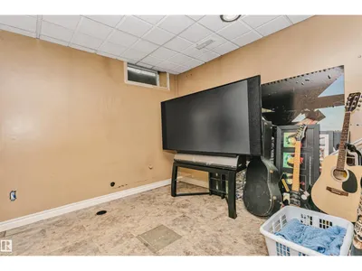 1612 80A ST NW photo 38