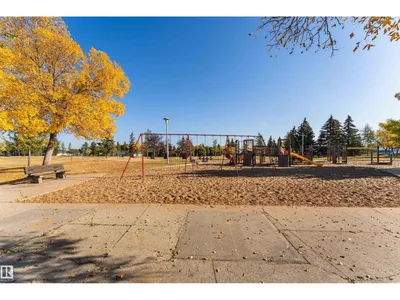 1612 80A ST NW photo 52