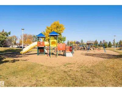1612 80A ST NW photo 53