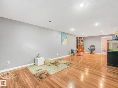 10527 134A AV NW photo 31