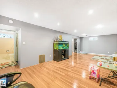 10527 134A AV NW photo 33