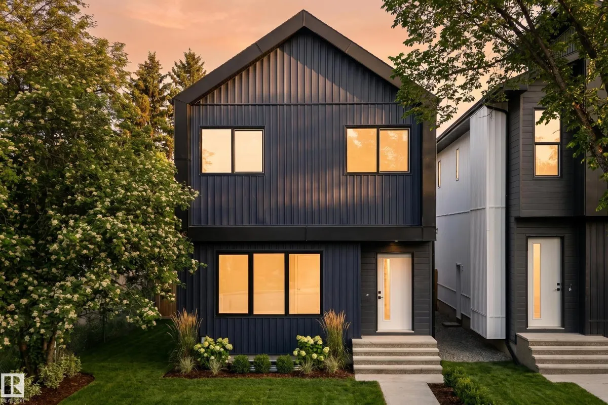 10815 152 ST NW exterior