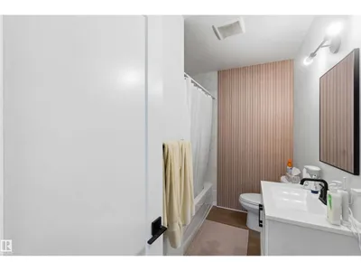 8522 8524 84 AV NW photo 15