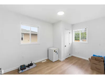 8522 8524 84 AV NW photo 18