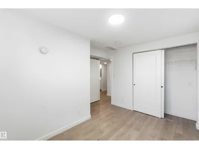 8522 8524 84 AV NW photo 26