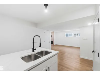 8522 8524 84 AV NW photo 36