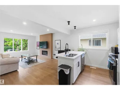 8522 8524 84 AV NW photo 9