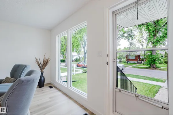 11208 69 ST NW photo 3