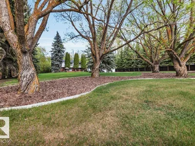 260 Windermere DR NW photo 4