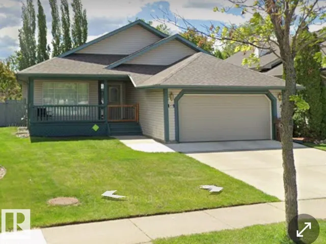 49 HERITAGE DR, St. Albert