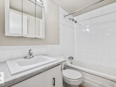 #306 10330 113 ST NW photo 16