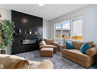 3804 42 AV photo 4
