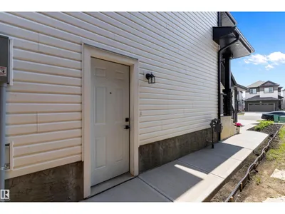 3804 42 AV photo 44