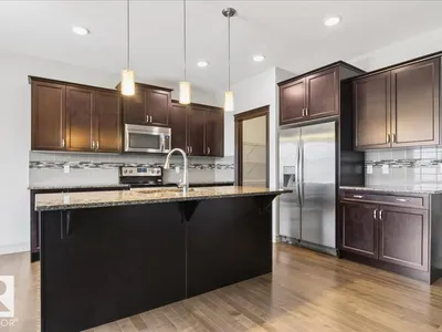 5912 19 AV SW photo 8