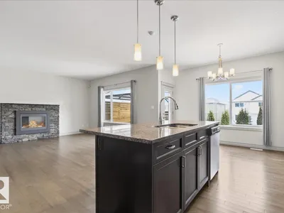 5912 19 AV SW photo 11