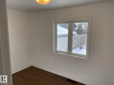 7921 97 AV NW photo 6