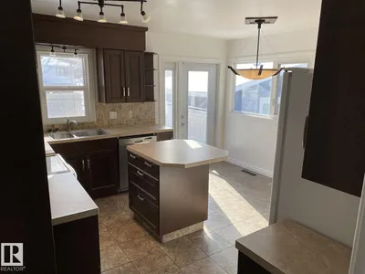 7921 97 AV NW photo 8