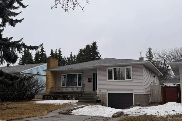 7921 97 AV NW photo 3